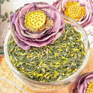 Mô tả chi tiết về vị thuốc tâm sen, đặc tính đắng, tính hàn và công dụng an thần trong Y học cổ truyền